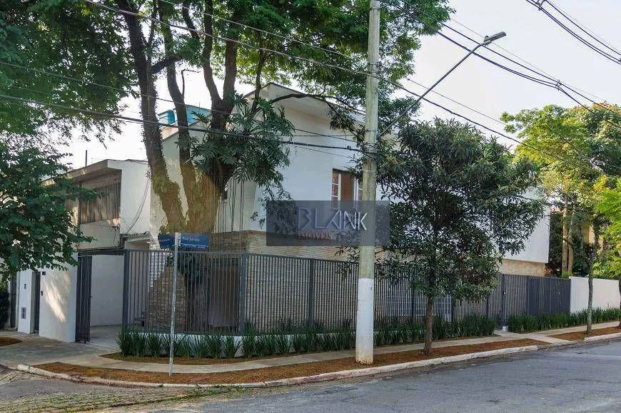 Foto 1 de Casa com 4 Quartos para alugar, 200m² em Indianópolis, São Paulo