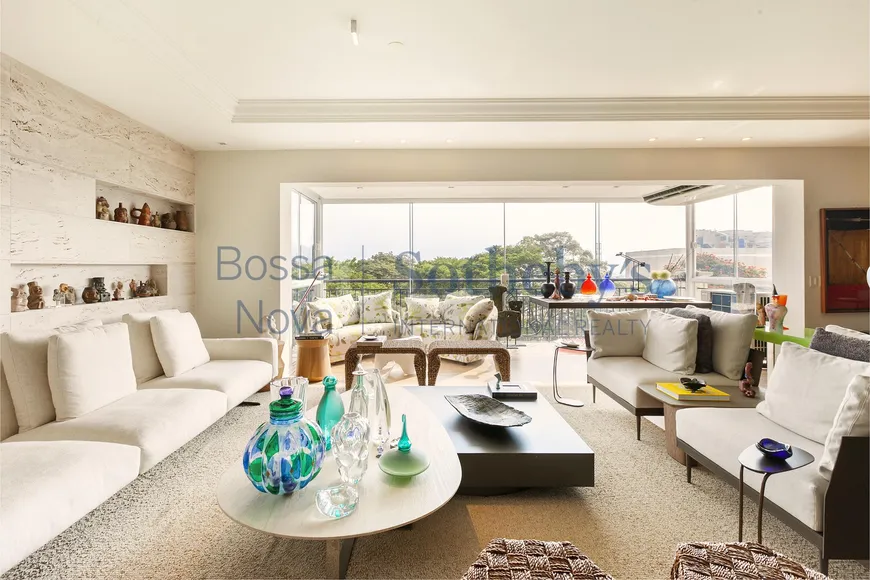 Foto 1 de Apartamento com 3 Quartos à venda, 240m² em Jardim Guedala, São Paulo