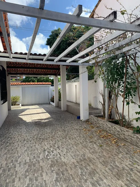 Foto 1 de Casa com 4 Quartos à venda, 350m² em Stiep, Salvador