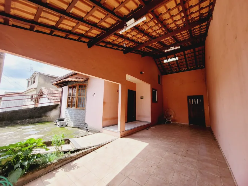 Foto 1 de Casa com 3 Quartos à venda, 120m² em Monte Castelo, Volta Redonda