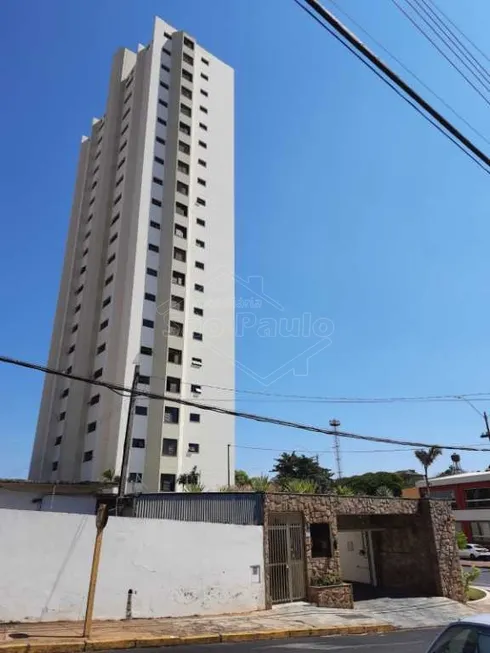 Foto 1 de Apartamento com 3 Quartos à venda, 39m² em Centro, Araraquara