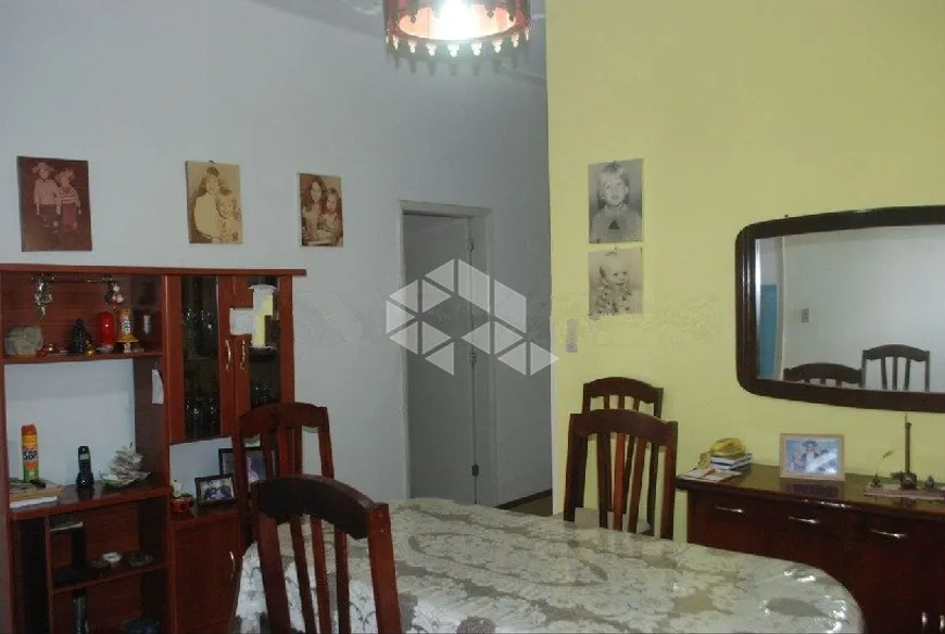 Foto 1 de Casa com 4 Quartos à venda, 160m² em Vila Ipiranga, Porto Alegre