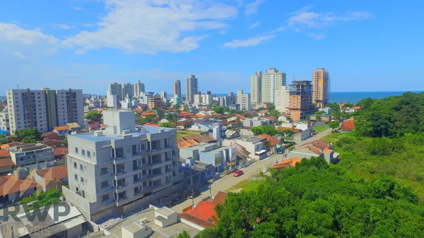 Foto 1 de Cobertura com 2 Quartos à venda, 65m² em Itacolomi, Balneário Piçarras