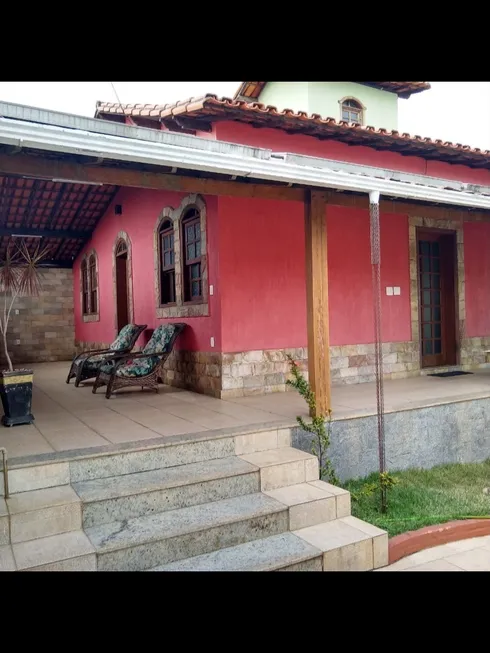 Foto 1 de Casa com 4 Quartos à venda, 180m² em Três Barras, Contagem