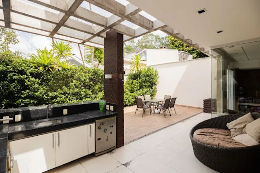 Foto 1 de Casa de Condomínio com 4 Quartos à venda, 370m² em Morumbi, São Paulo