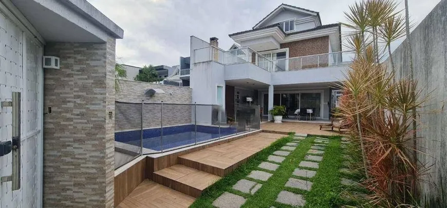 Foto 1 de Casa com 4 Quartos para venda ou aluguel, 300m² em Recreio Dos Bandeirantes, Rio de Janeiro