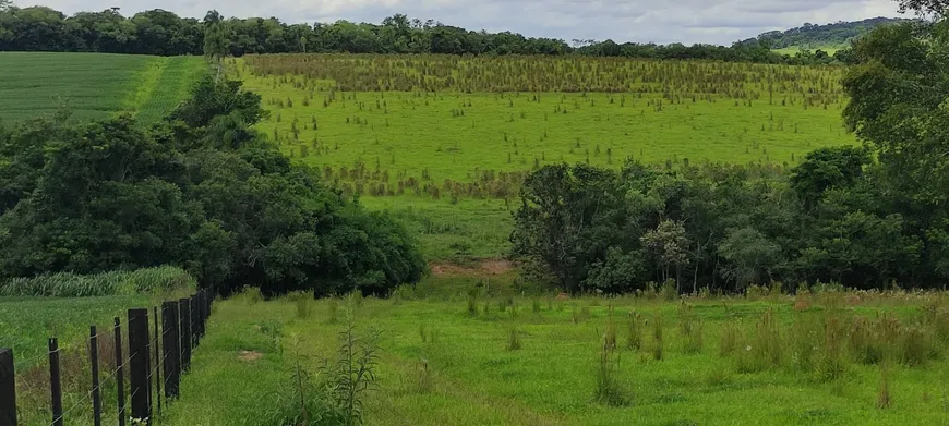 Foto 1 de Fazenda/Sítio com 3 Quartos à venda, 70m² em Zona Rural, Angatuba