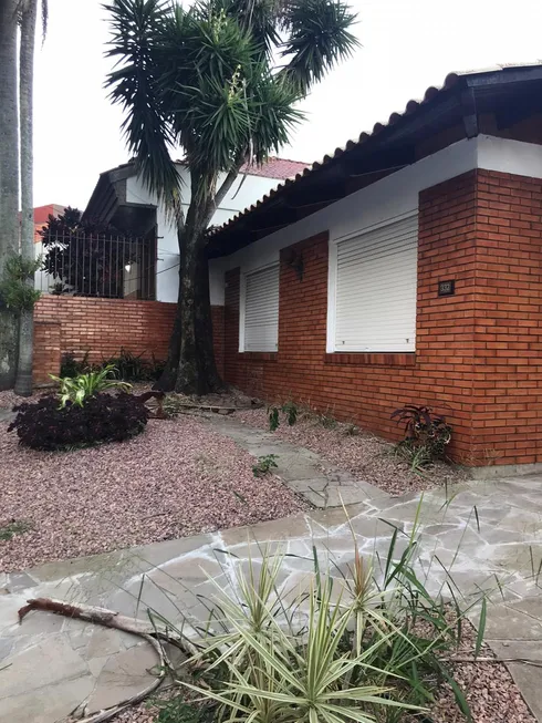 Foto 1 de Casa com 3 Quartos para alugar, 250m² em Jardim do Salso, Porto Alegre