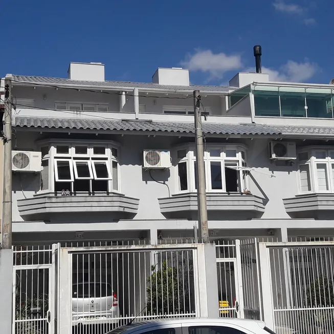 Foto 1 de Casa com 3 Quartos à venda, 249m² em Jardim Itú Sabará, Porto Alegre