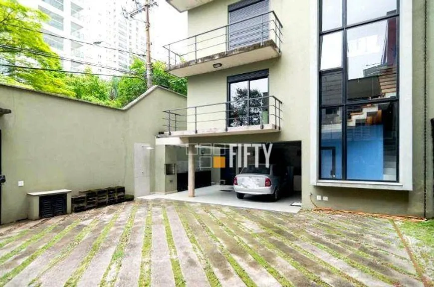 Foto 1 de Casa com 10 Quartos à venda, 380m² em Campo Belo, São Paulo