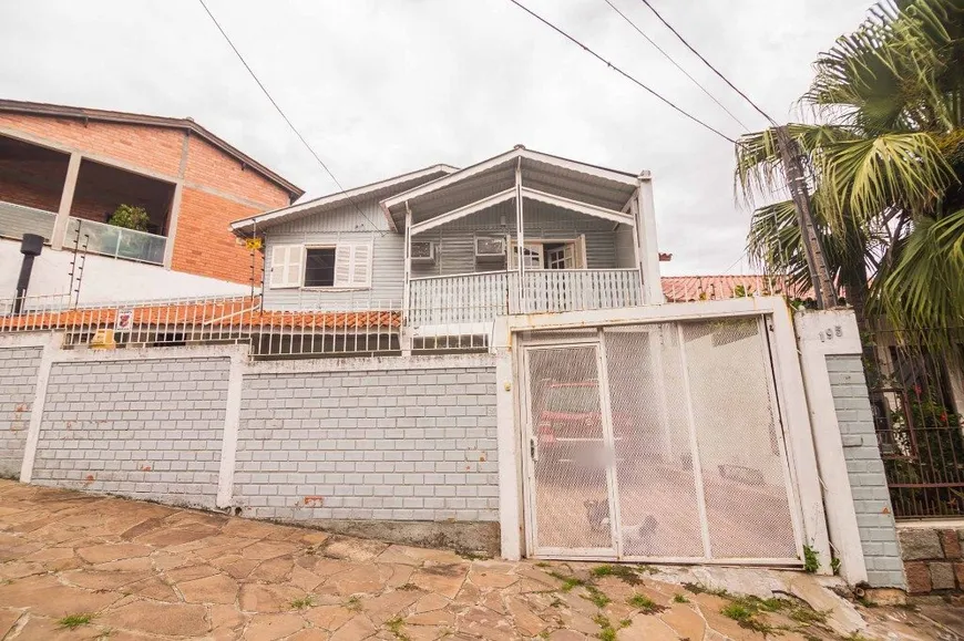 Foto 1 de Casa com 3 Quartos à venda, 115m² em Jardim São Pedro, Porto Alegre