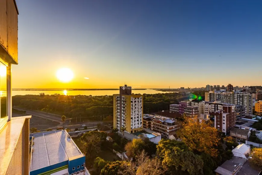 Foto 1 de Cobertura com 3 Quartos à venda, 206m² em Menino Deus, Porto Alegre