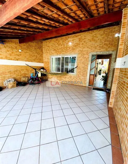 Foto 1 de Sobrado com 4 Quartos à venda, 164m² em Cidade Ocian, Praia Grande