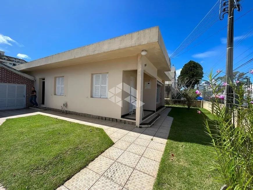 Foto 1 de Casa com 4 Quartos à venda, 140m² em Coqueiros, Florianópolis