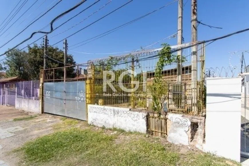 Foto 1 de Lote/Terreno à venda, 602m² em Camaquã, Porto Alegre