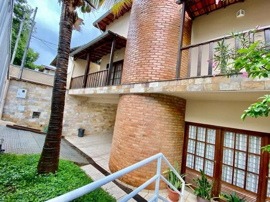 Foto 1 de Casa com 5 Quartos à venda, 291m² em Ouro Preto, Belo Horizonte