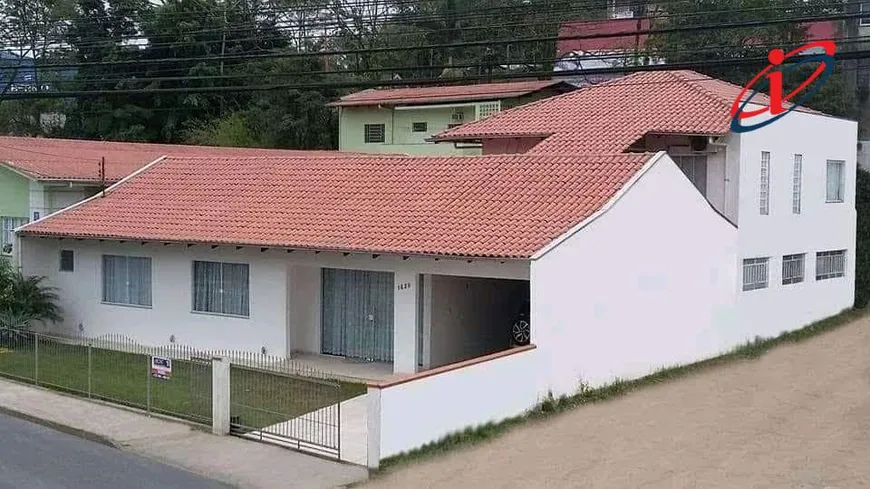 Foto 1 de Casa com 6 Quartos para alugar, 282m² em Salto do Norte, Blumenau