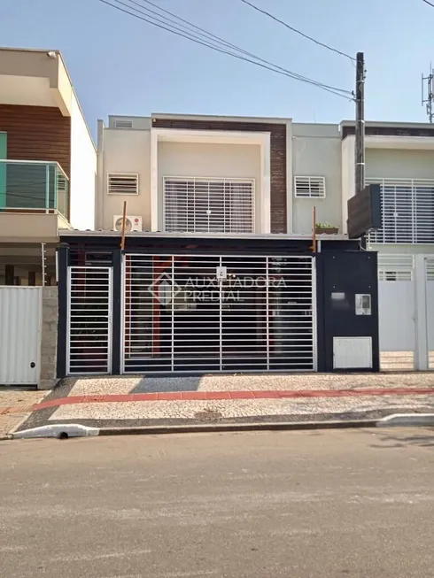 Foto 1 de Casa com 3 Quartos à venda, 141m² em Centro, Balneário Camboriú