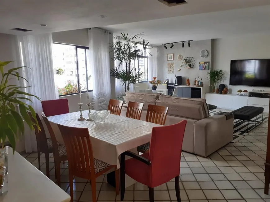 Foto 1 de Apartamento com 3 Quartos à venda, 157m² em Boa Viagem, Recife
