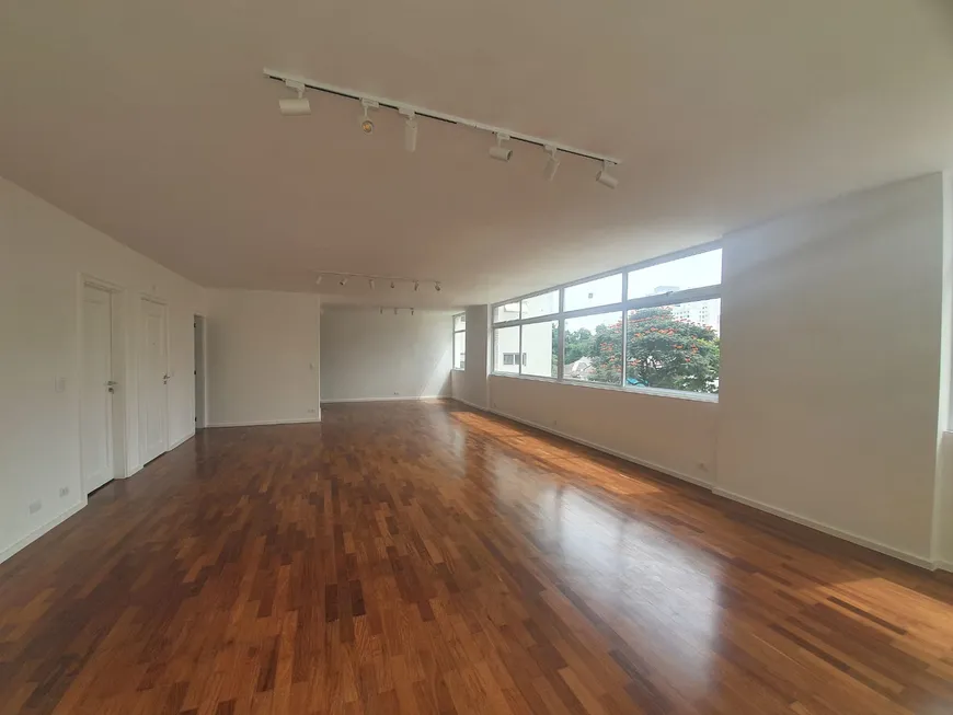 Foto 1 de Apartamento com 3 Quartos à venda, 210m² em Jardim América, São Paulo