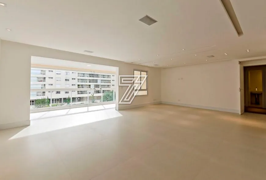 Foto 1 de Apartamento com 4 Quartos à venda, 188m² em Água Verde, Curitiba