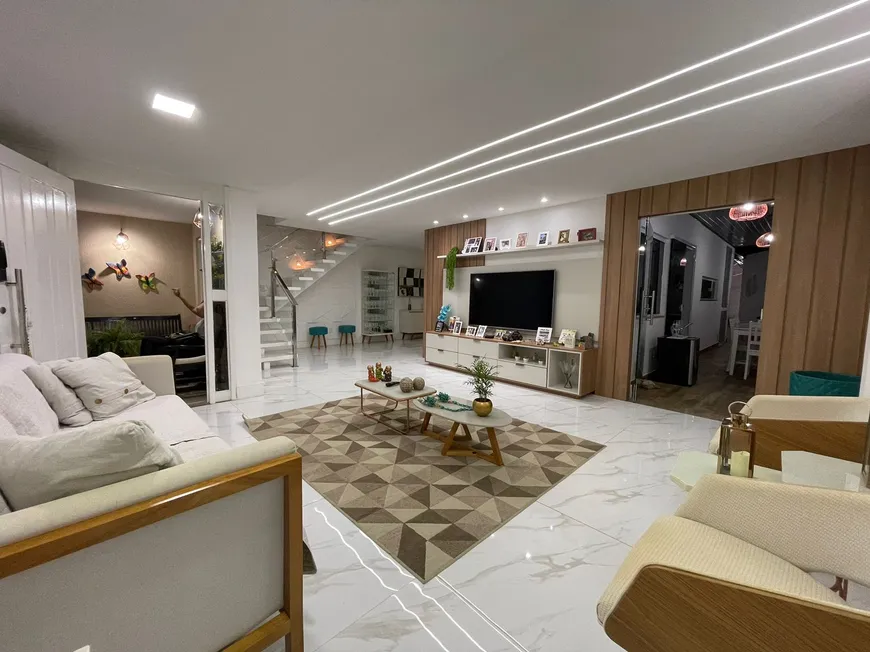 Foto 1 de Casa de Condomínio com 4 Quartos à venda, 230m² em Itapuã, Salvador