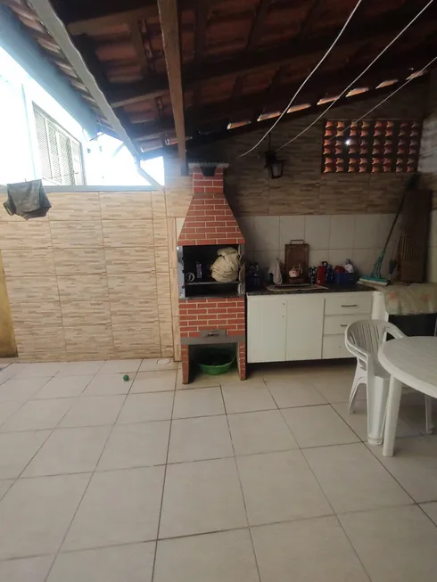 Foto 1 de Casa com 2 Quartos à venda, 78m² em Engenho Velho, Embu das Artes