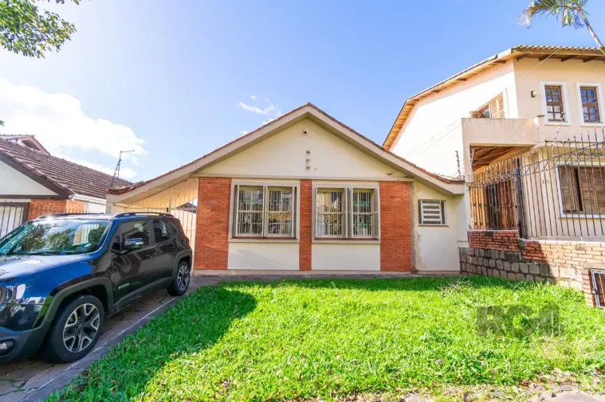 Foto 1 de Casa com 3 Quartos à venda, 154m² em Jardim Europa, Porto Alegre