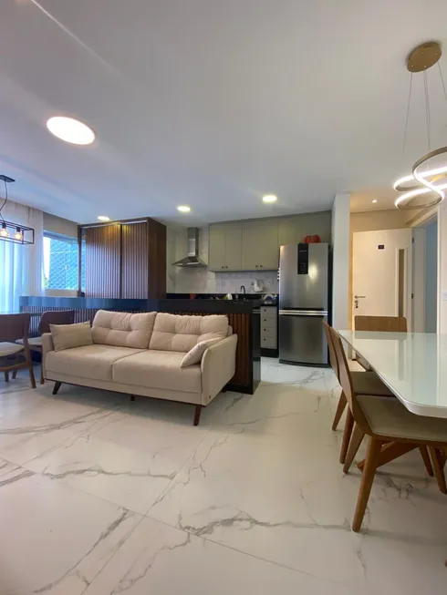 Foto 1 de Apartamento com 2 Quartos à venda, 65m² em Buraquinho, Lauro de Freitas