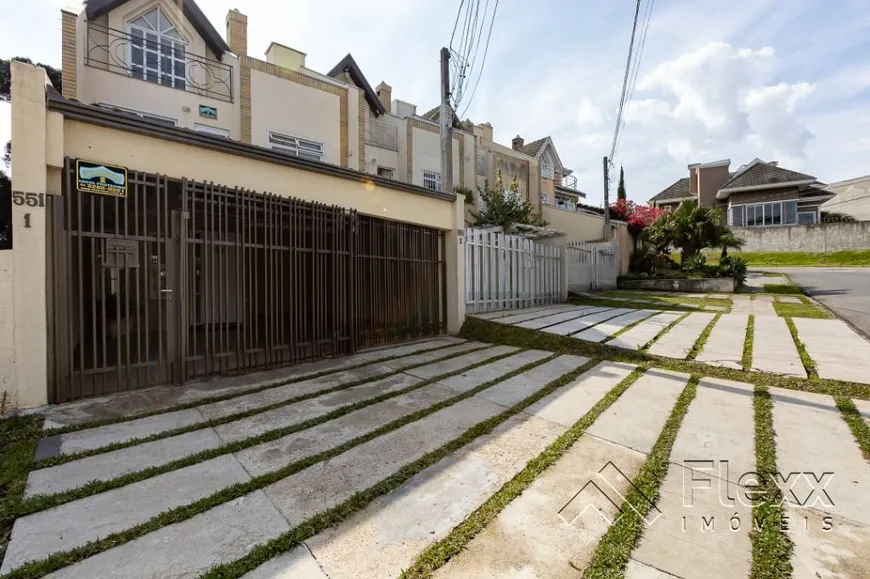 Foto 1 de Sobrado com 3 Quartos à venda, 198m² em Uberaba, Curitiba