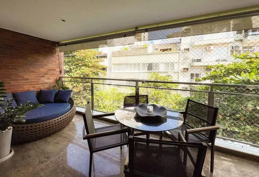 Foto 1 de Apartamento com 3 Quartos à venda, 130m² em Leblon, Rio de Janeiro