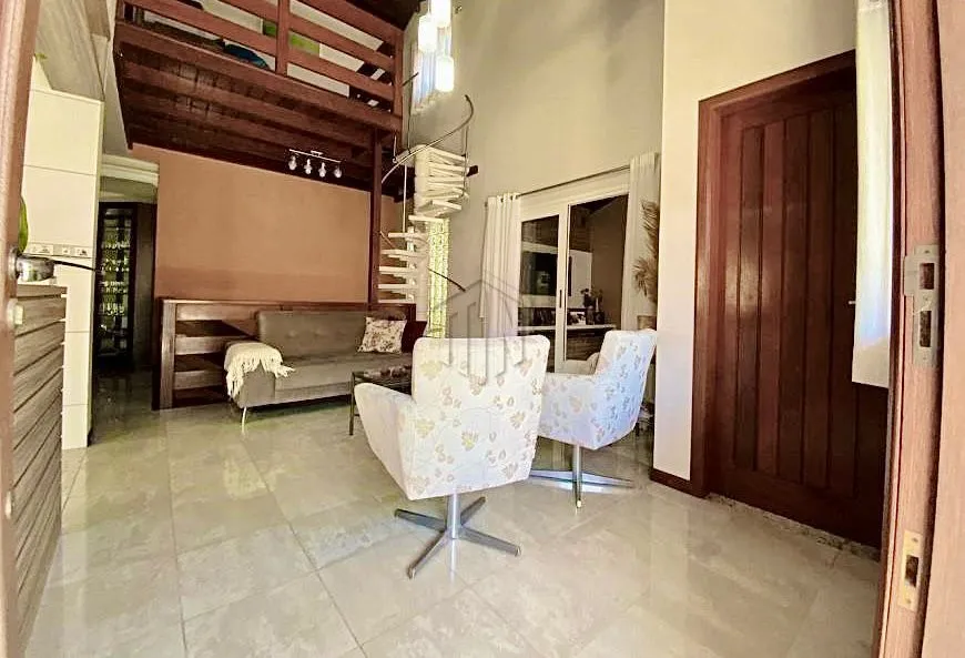 Foto 1 de Casa com 4 Quartos à venda, 249m² em Coqueiros, Florianópolis