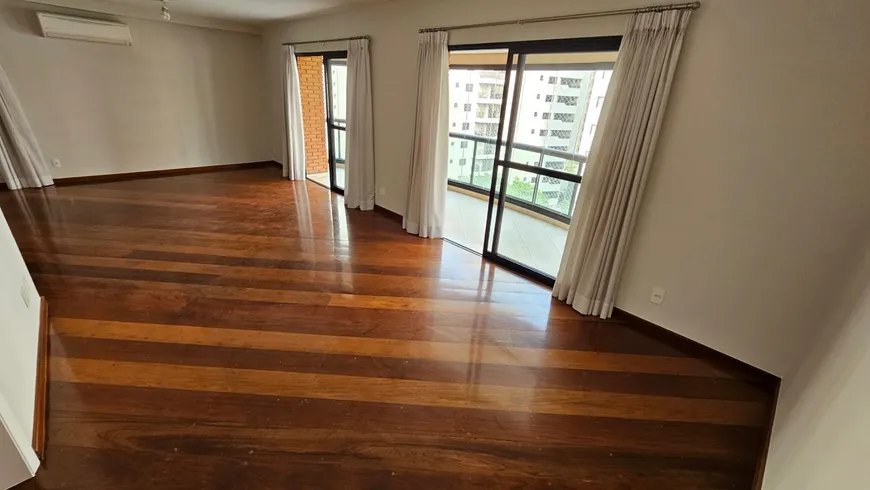 Foto 1 de Apartamento com 3 Quartos para venda ou aluguel, 167m² em Moema, São Paulo