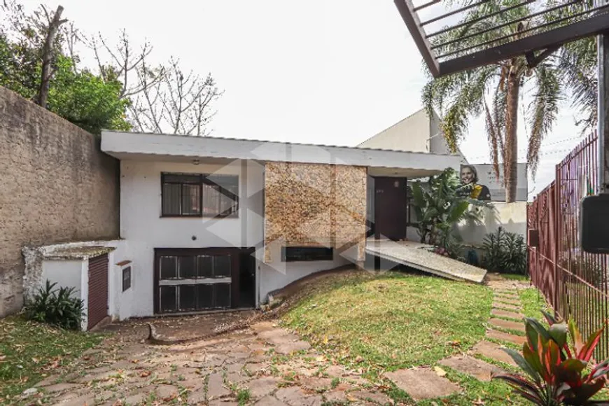 Foto 1 de Casa com 4 Quartos para alugar, 376m² em Três Figueiras, Porto Alegre