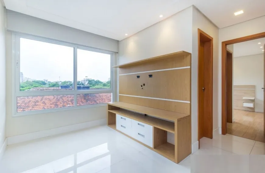 Foto 1 de Apartamento com 2 Quartos à venda, 63m² em Passo da Areia, Porto Alegre