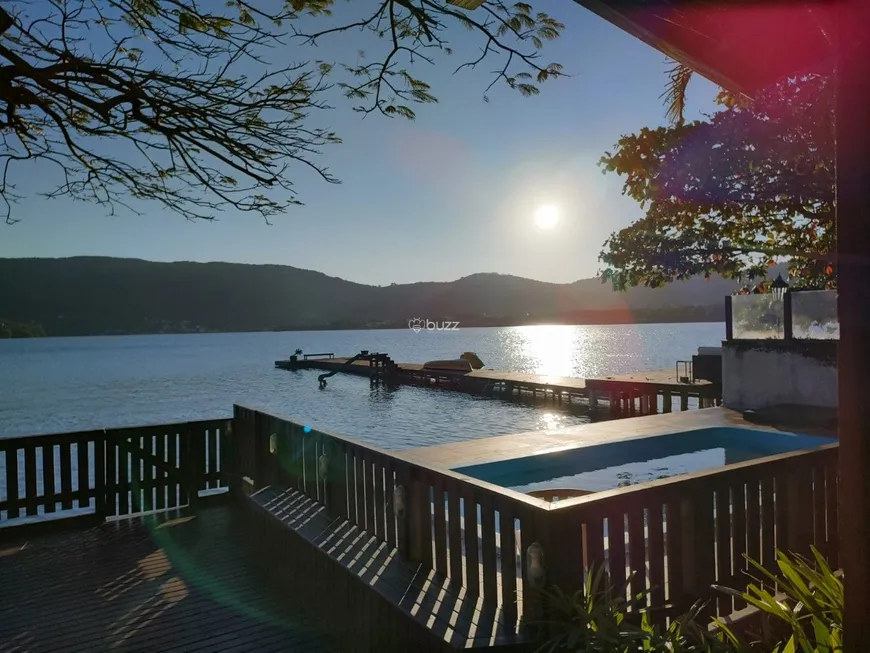 Foto 1 de Casa com 5 Quartos à venda, 200m² em Lagoa da Conceição, Florianópolis