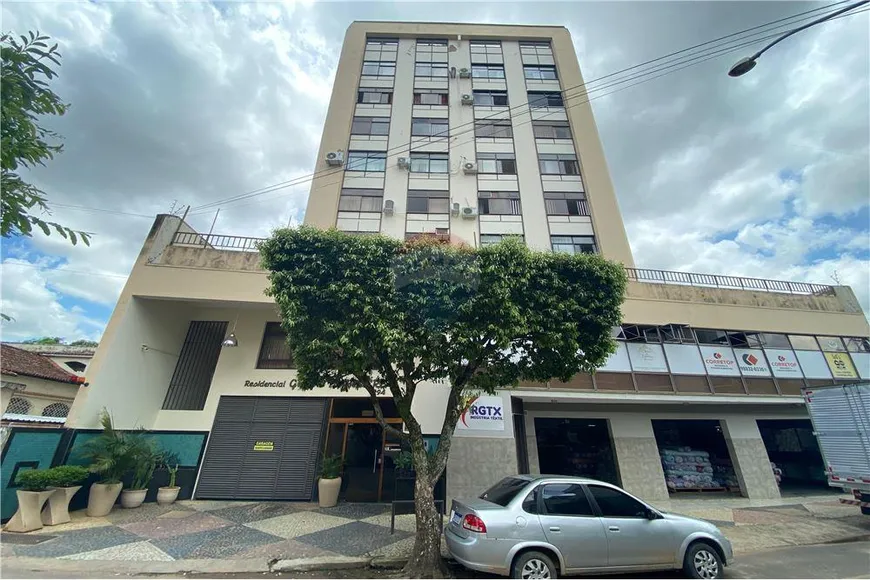 Foto 1 de Apartamento com 3 Quartos à venda, 202m² em Centro, Muriaé