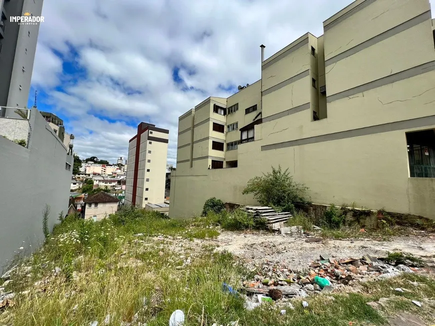 Foto 1 de Lote/Terreno à venda, 680m² em Panazzolo, Caxias do Sul