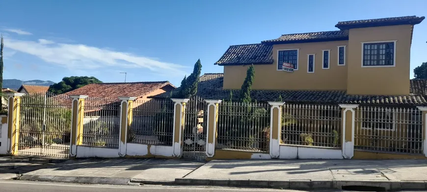 Foto 1 de Casa com 6 Quartos à venda, 200m² em Jacaroá, Maricá