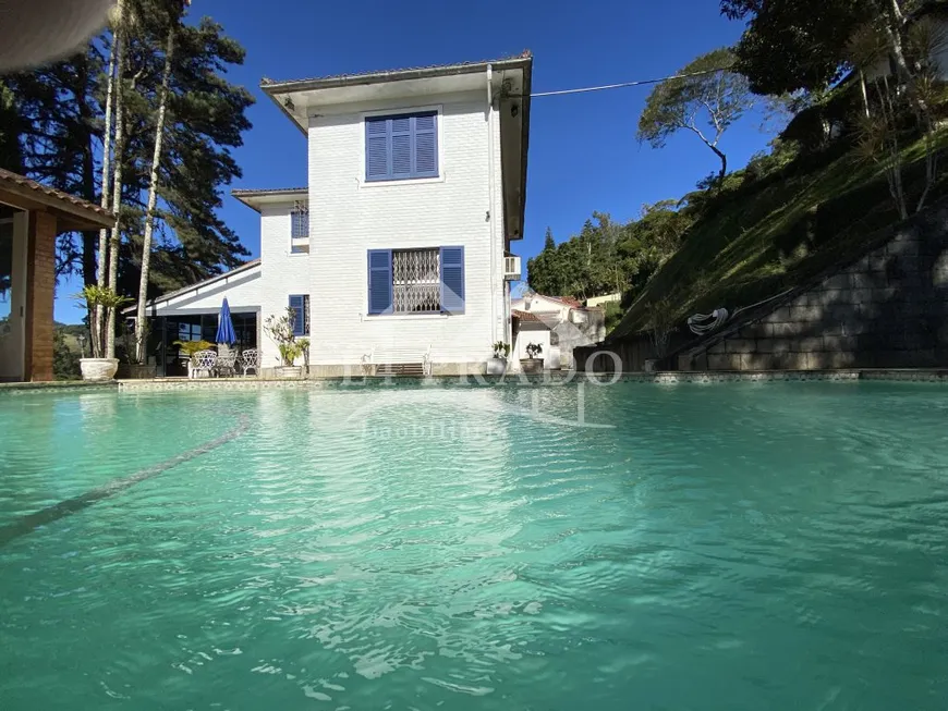 Foto 1 de Casa com 5 Quartos à venda, 600m² em Valparaiso, Petrópolis