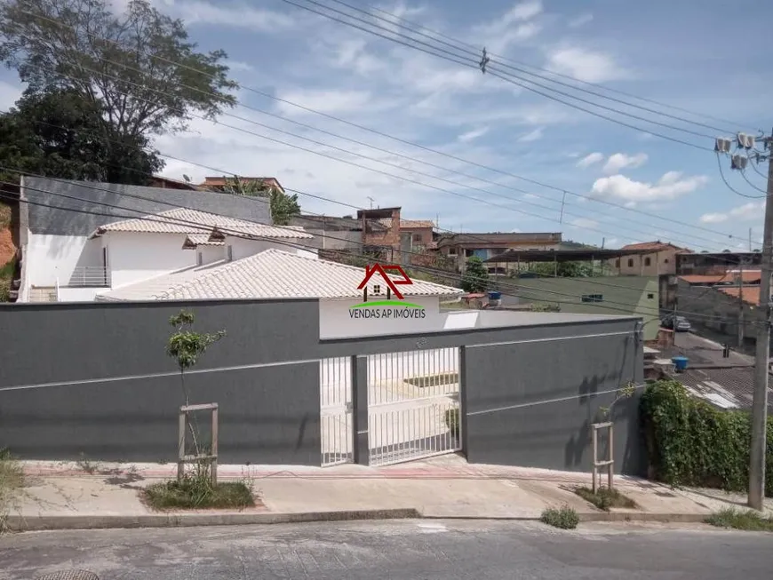 Foto 1 de Casa com 2 Quartos à venda, 70m² em Minascaixa, Belo Horizonte