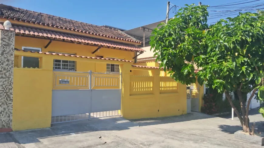 Foto 1 de Casa com 2 Quartos para alugar, 75m² em Bento Ribeiro, Rio de Janeiro