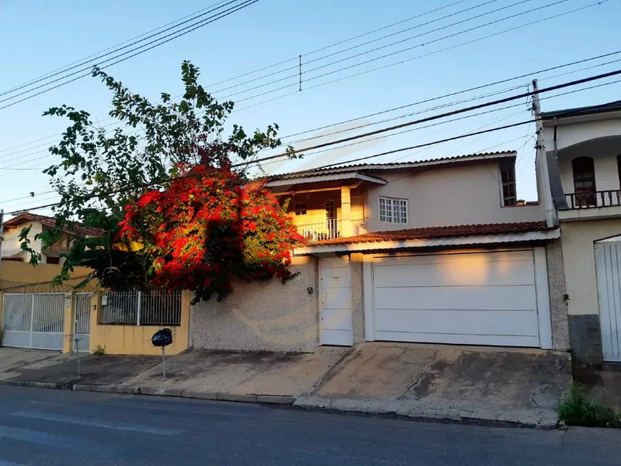 Foto 1 de Casa com 3 Quartos à venda, 209m² em Santa Luzia, Bragança Paulista