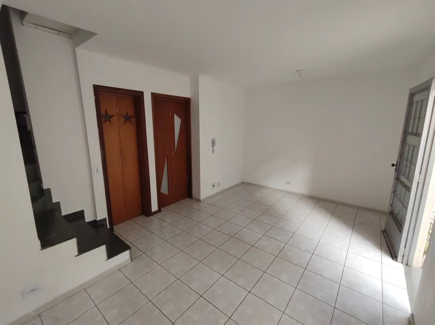 Foto 1 de Casa com 2 Quartos para alugar, 85m² em Parque Ipê, São Paulo