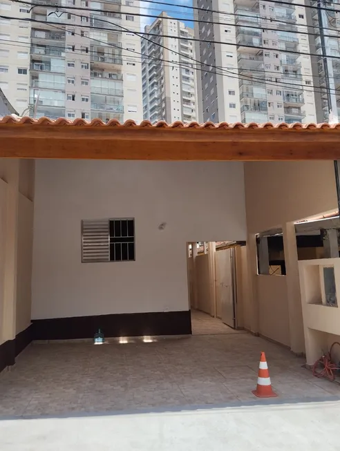 Foto 1 de Casa com 2 Quartos para alugar, 120m² em Vila Gomes, São Paulo