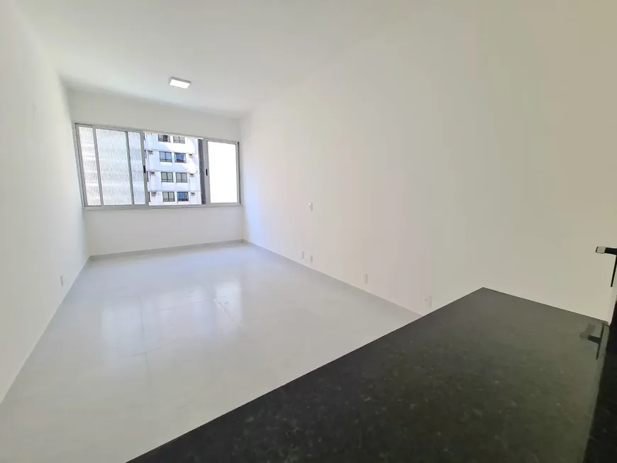 Foto 1 de Apartamento com 2 Quartos à venda, 70m² em Copacabana, Rio de Janeiro