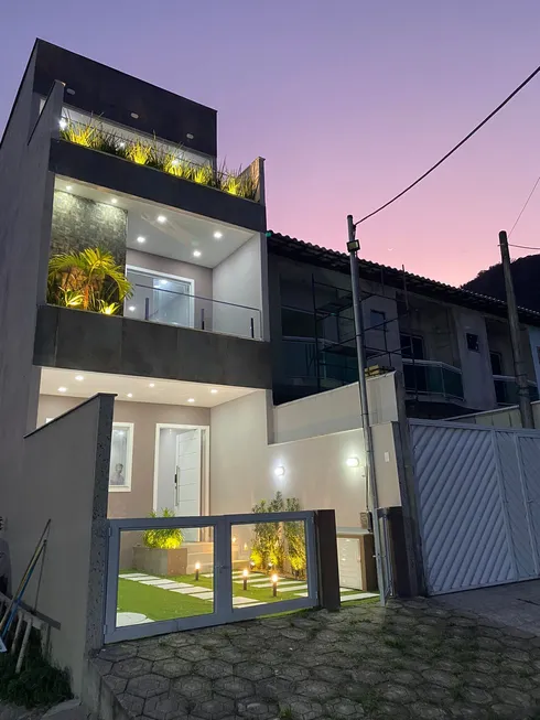 Foto 1 de Sobrado com 2 Quartos à venda, 120m² em Itacuruça, Mangaratiba