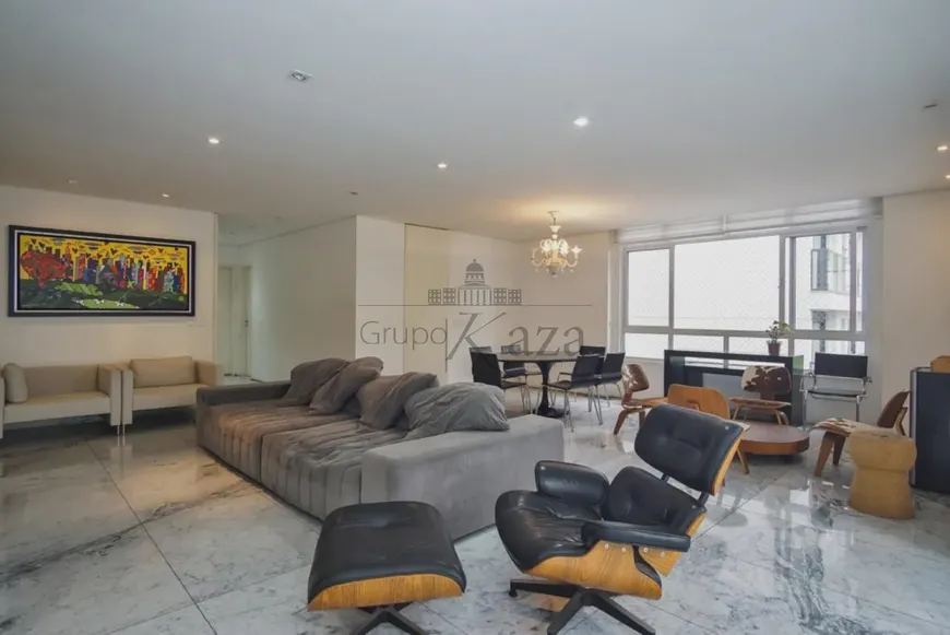 Foto 1 de Apartamento com 3 Quartos à venda, 213m² em Jardim Paulista, São Paulo