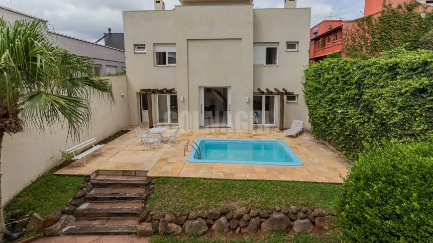 Foto 1 de Casa com 5 Quartos à venda, 380m² em Chácara das Pedras, Porto Alegre