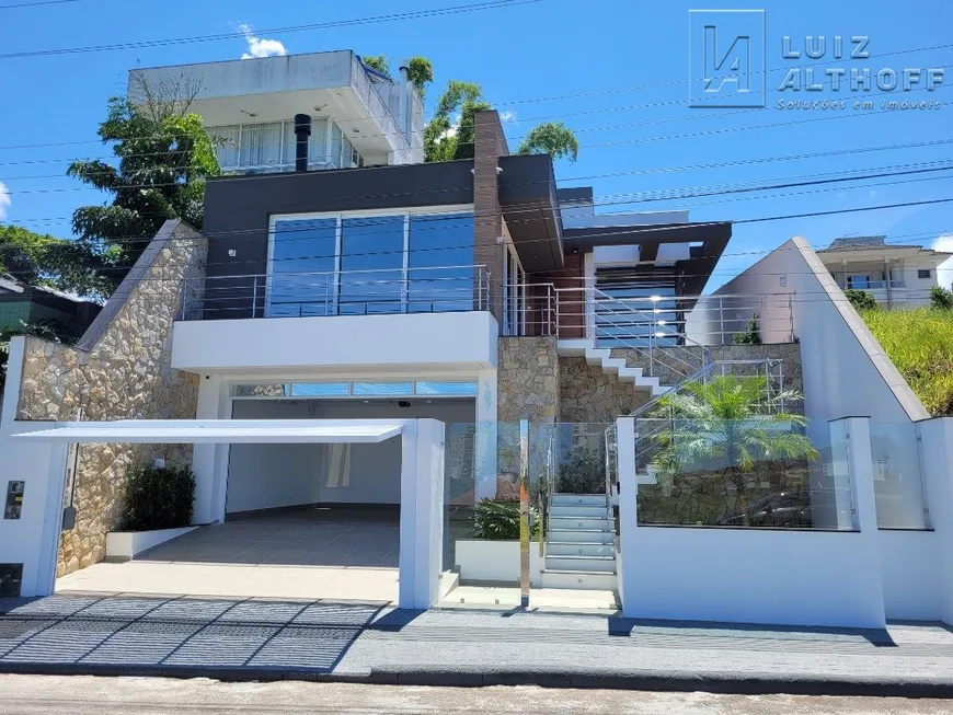 Foto 1 de Sobrado com 3 Quartos à venda, 268m² em Pedra Branca, Palhoça